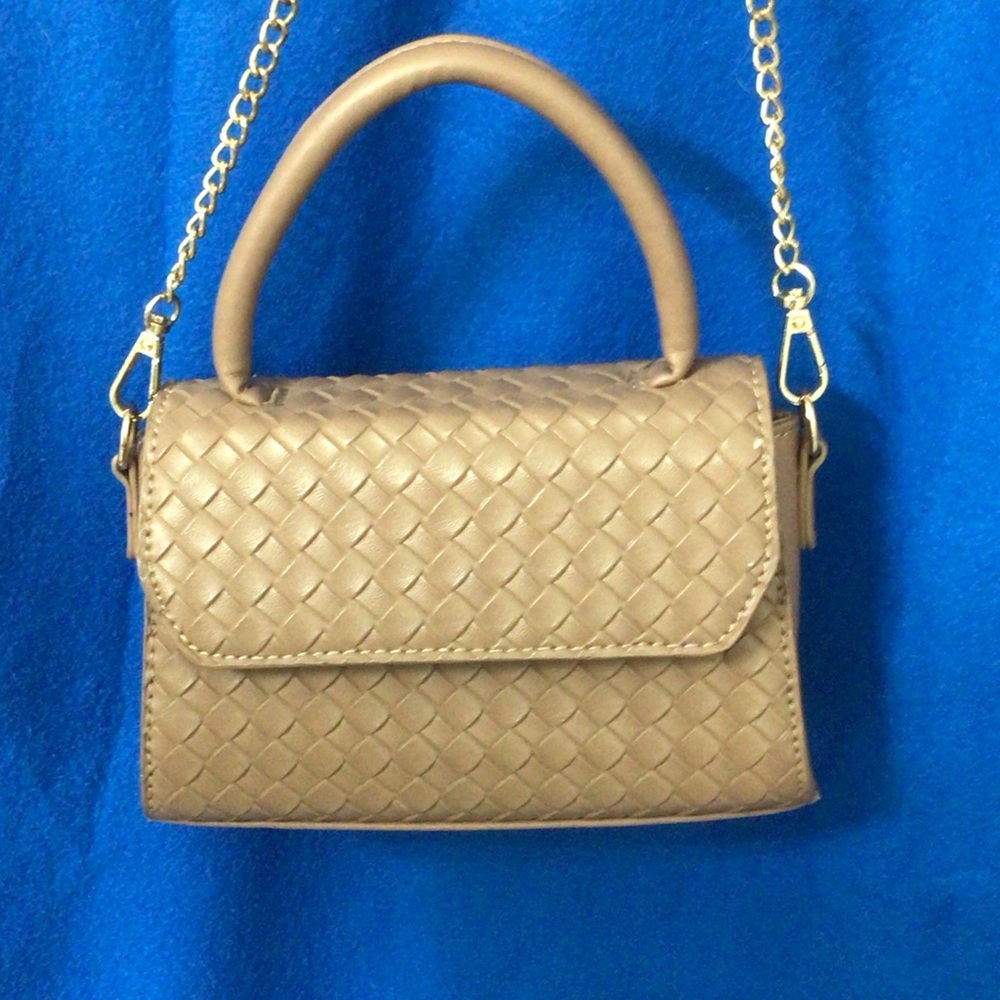 Elegant Tan Woven Handbag